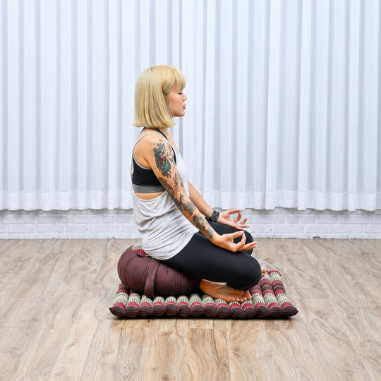 Zafu Crimson Kanok Meditation Cushion Set